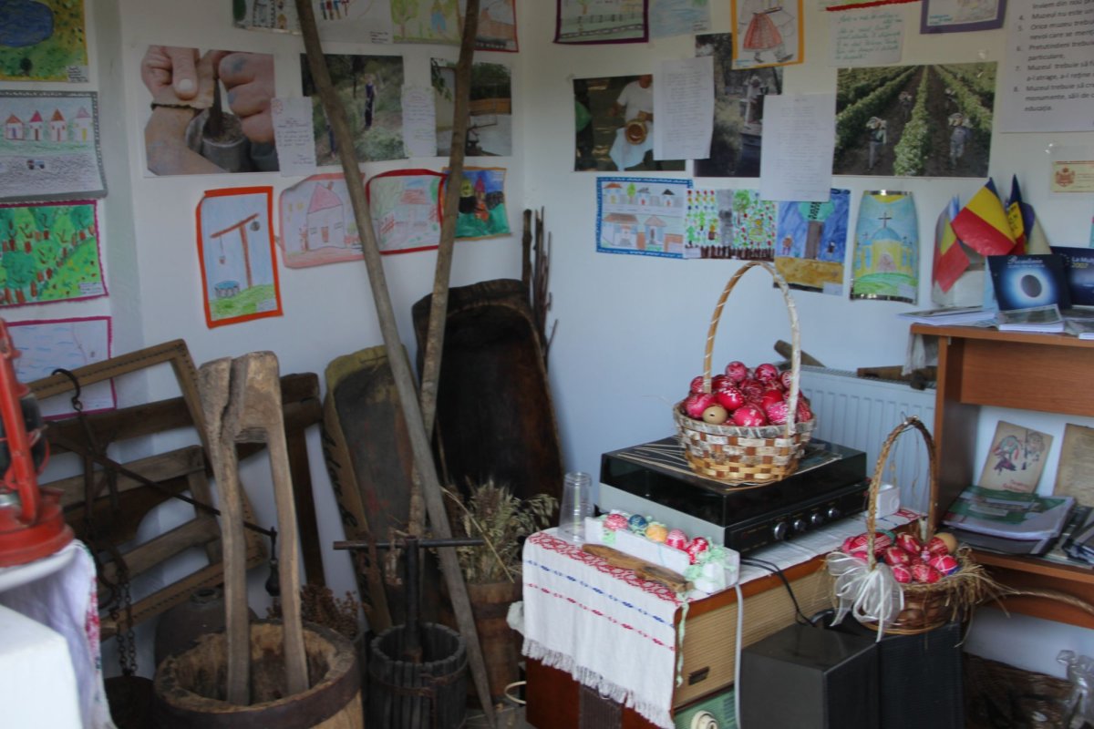 Şcoala tradiţiilor de la Ciurbeşti 120461