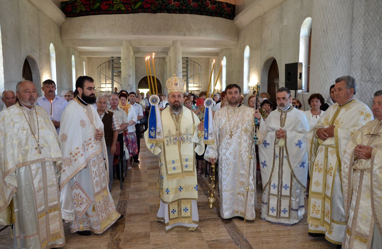 Sfinţirea Bisericii „Sfântul Proroc Ilie” din Leșnic, Hunedoara 120493