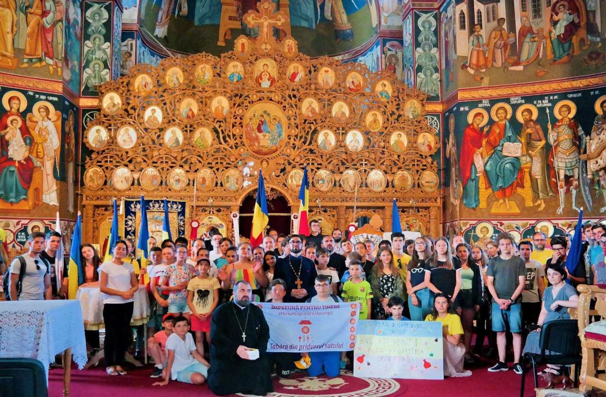 Tabără de vară în pridvorul satului 120468