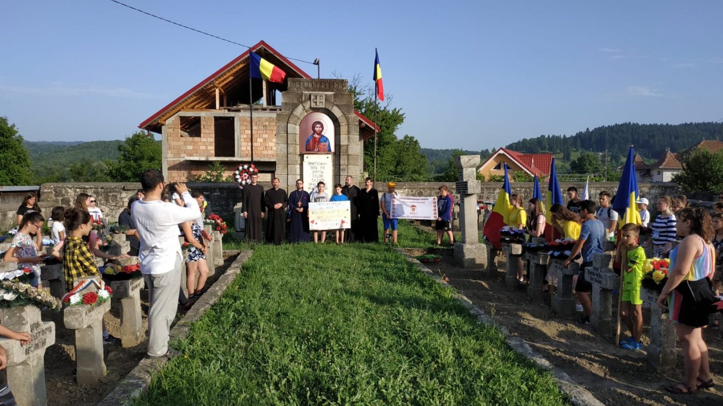 Tabără de vară în pridvorul satului 120473