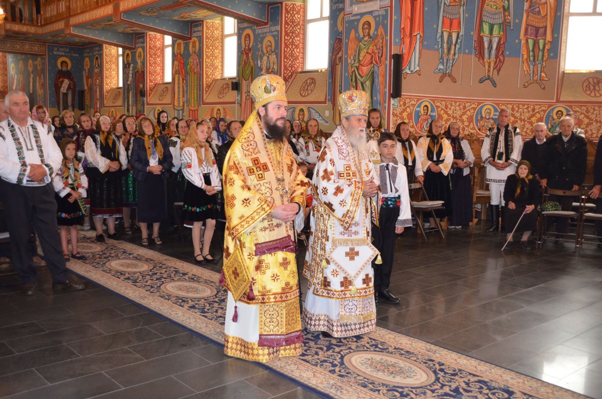 Doi ierarhi la hramul istoric al Parohiei Milişăuţi 120618