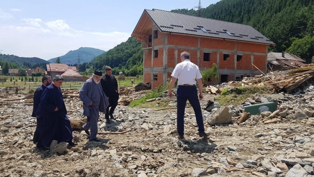 Încurajare pentru o comunitate afectată de inundații 120517