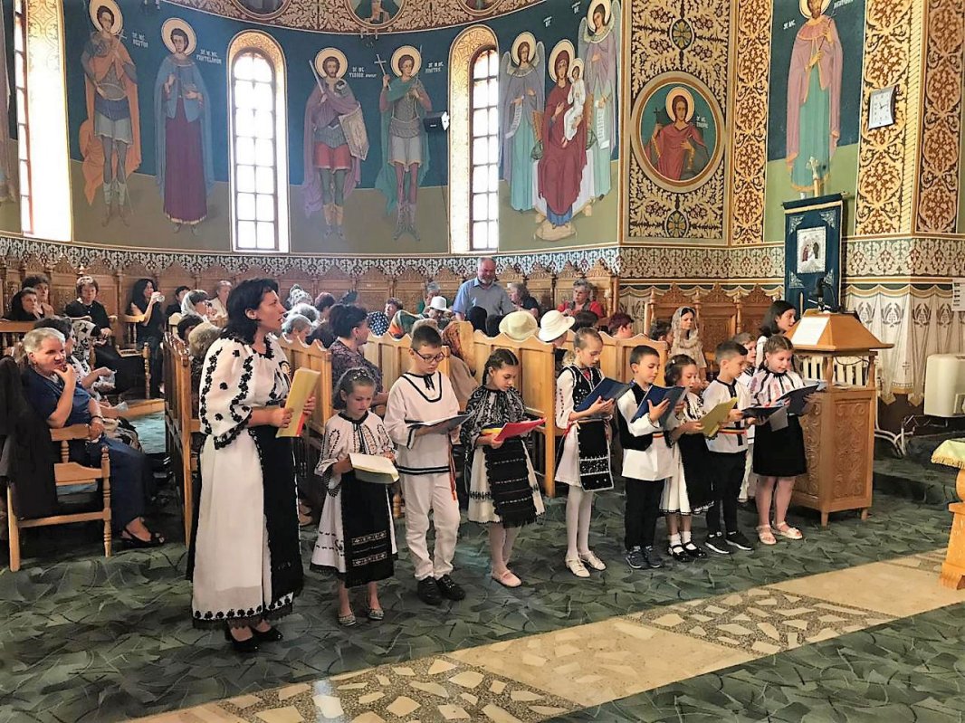 Slujiri arhiereşti în Duminica a treia după Rusalii 120598