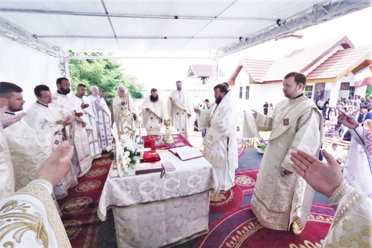 Slujiri arhiereşti în Duminica a treia după Rusalii 120599