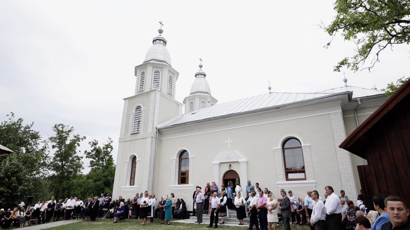 Slujiri arhiereşti în Duminica a treia după Rusalii 120603