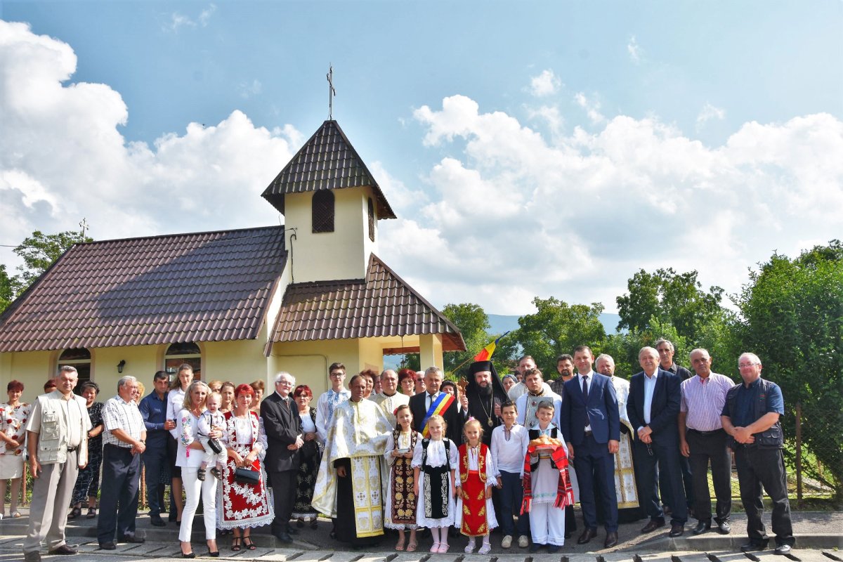 Slujiri arhiereşti în Duminica a treia după Rusalii 120604