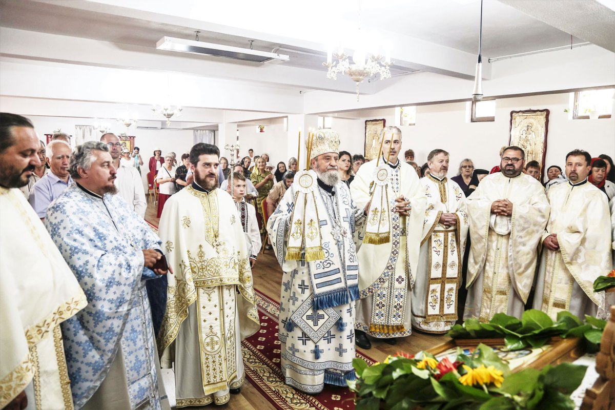 Slujiri arhiereşti în Duminica a treia după Rusalii 120608