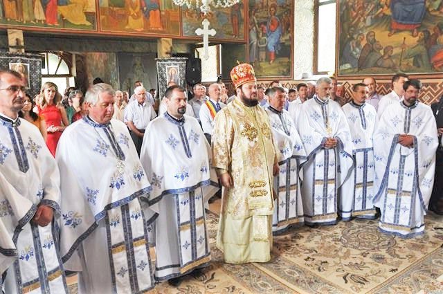 Slujiri arhiereşti în Duminica a treia după Rusalii 120610