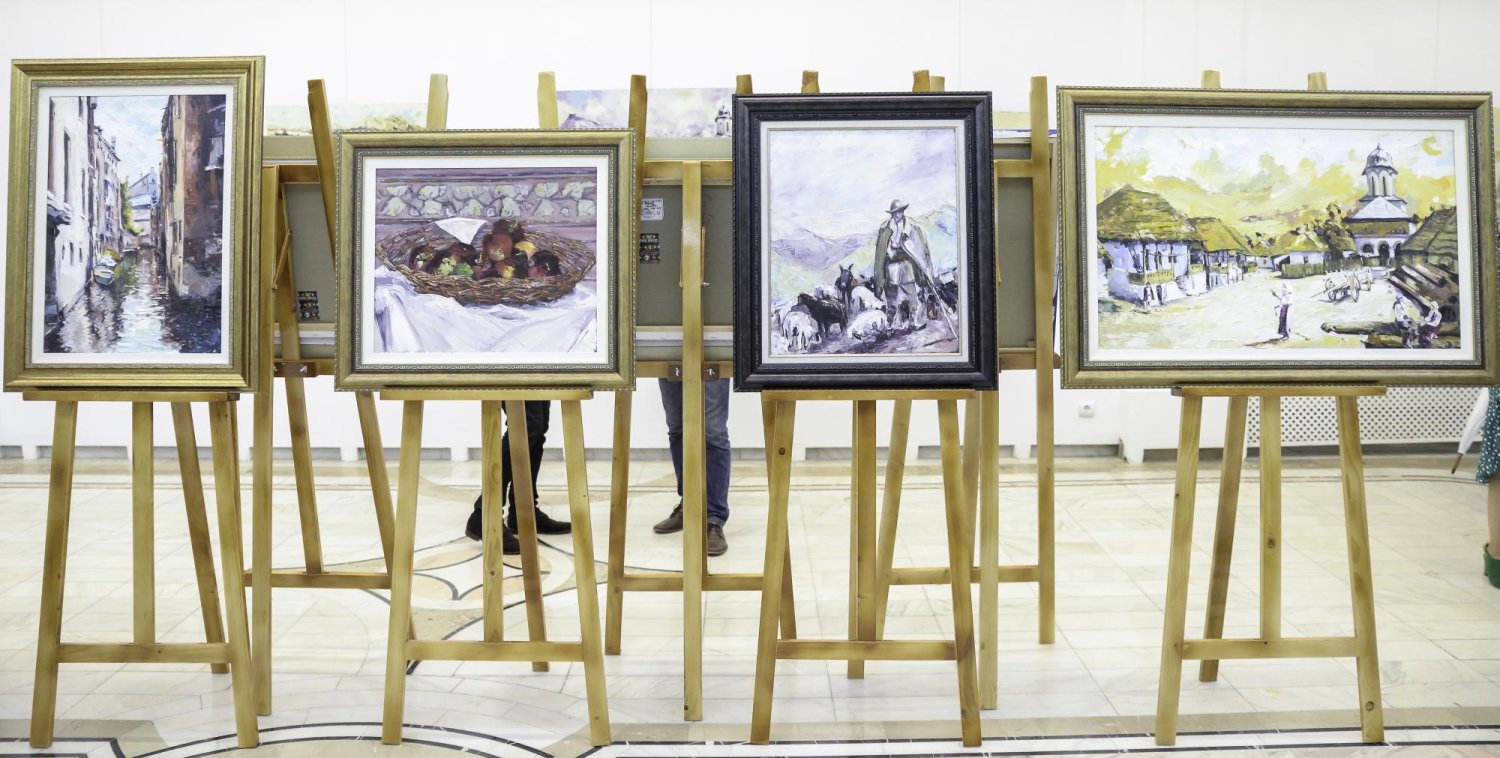 Lucrări care exprimă frumusețea nepieritoare la Cercul Militar 120632