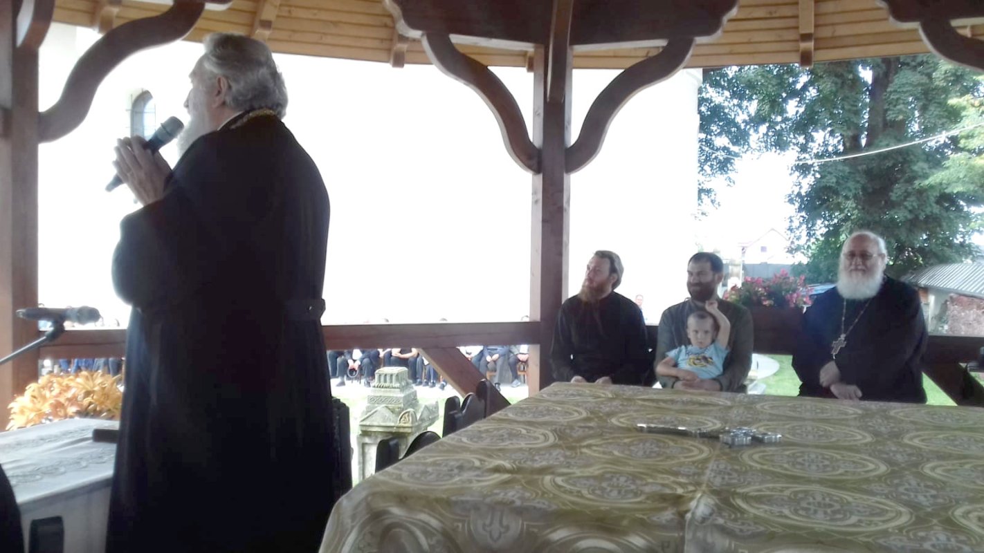 Părintele profesor Vasile Mihoc a slujit şi a conferenţiat la Vicovu de Sus 120849
