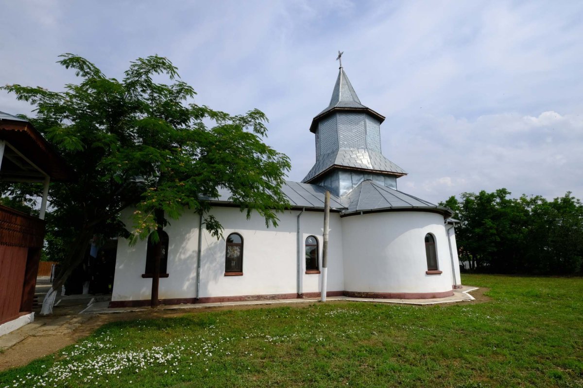 Preotul care „aruncă flori în calea dreptății” 120790