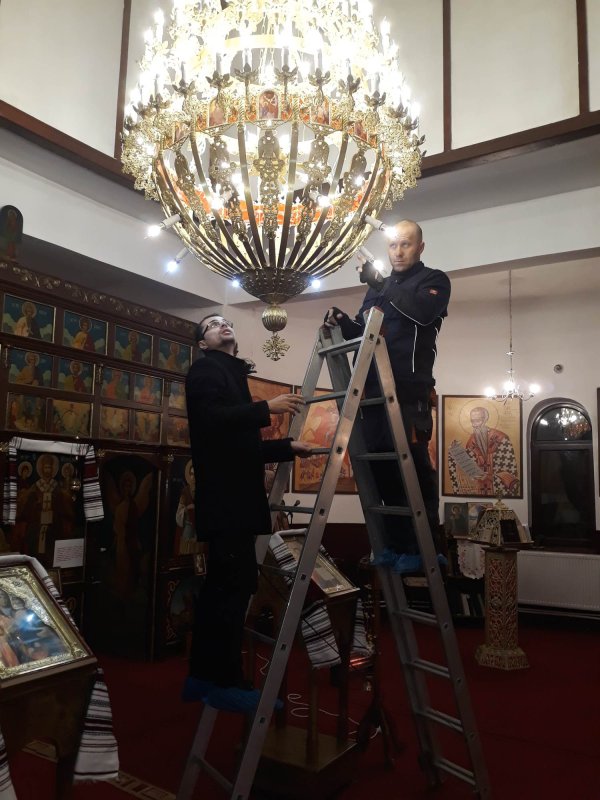 Preotul care „aruncă flori în calea dreptății” 120791