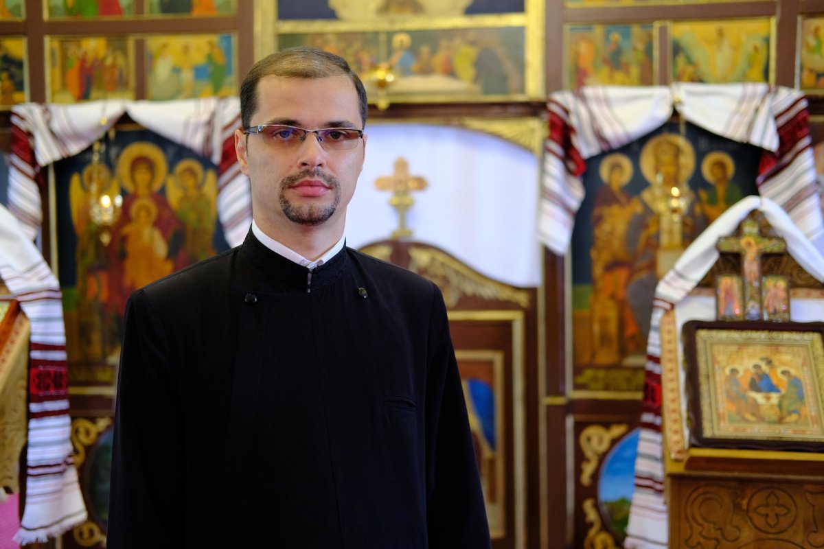 Preotul care „aruncă flori în calea dreptății” 120793