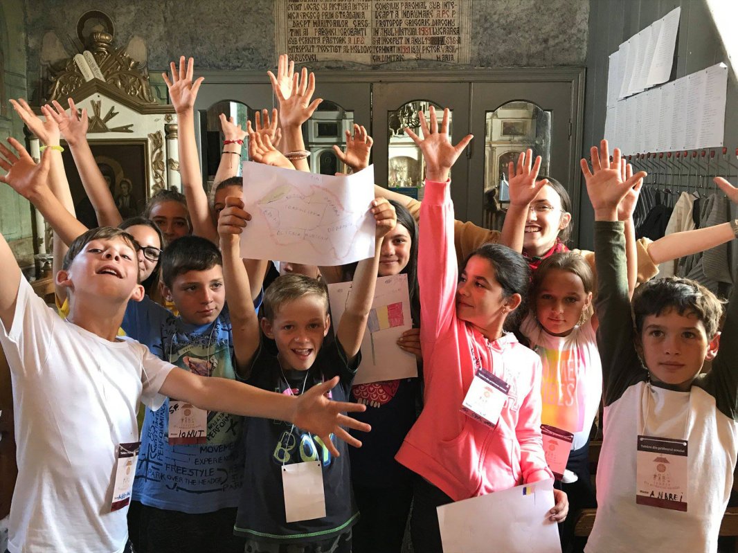 Cinci mii de copii şi tineri în taberele din pridvorul satului 120919