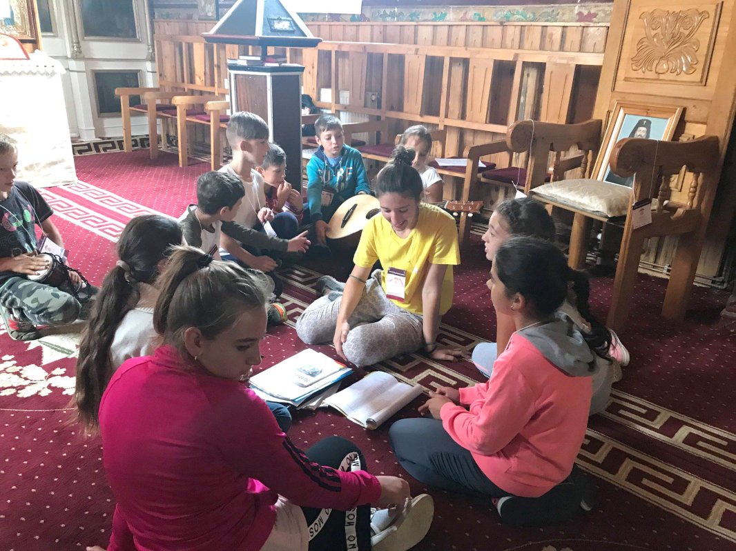 Cinci mii de copii şi tineri în taberele din pridvorul satului 120922