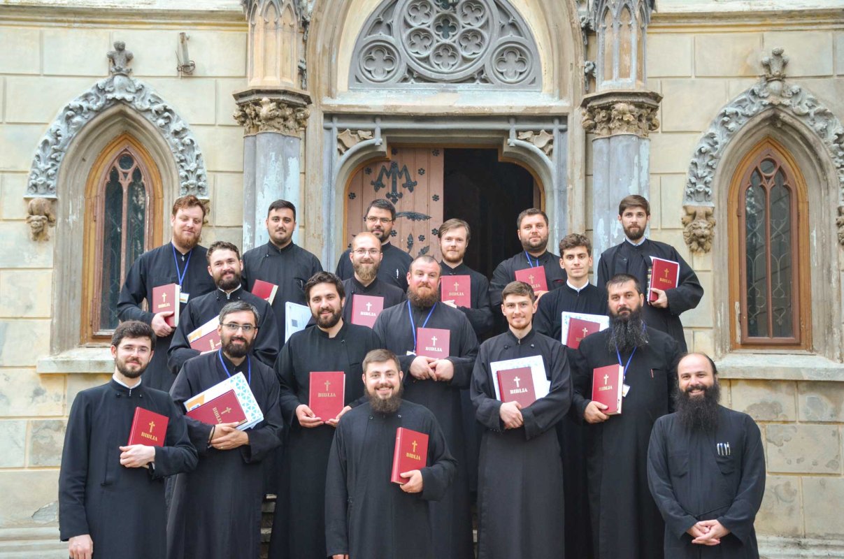 Atelierul de formare a tinerilor preoţi a ajuns la final 121048