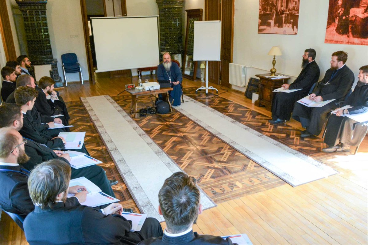 Atelierul de formare a tinerilor preoţi a ajuns la final 121050