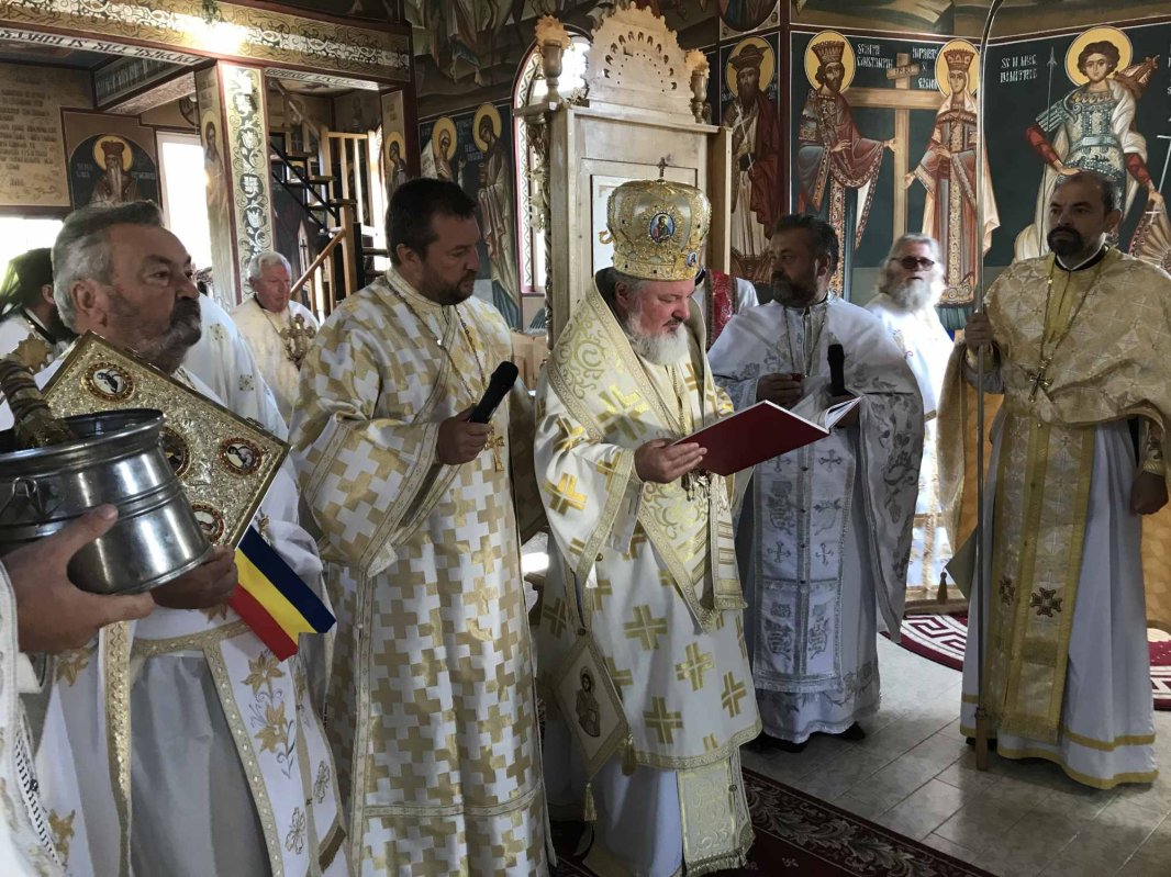 Biserica Mănăstirii Pereu a fost sfinţită 120980