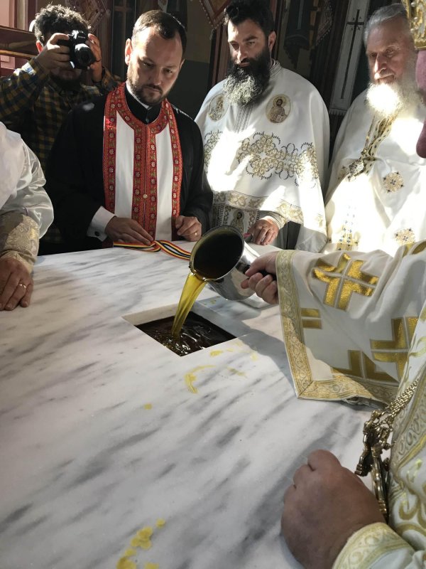 Biserica Mănăstirii Pereu a fost sfinţită 120981
