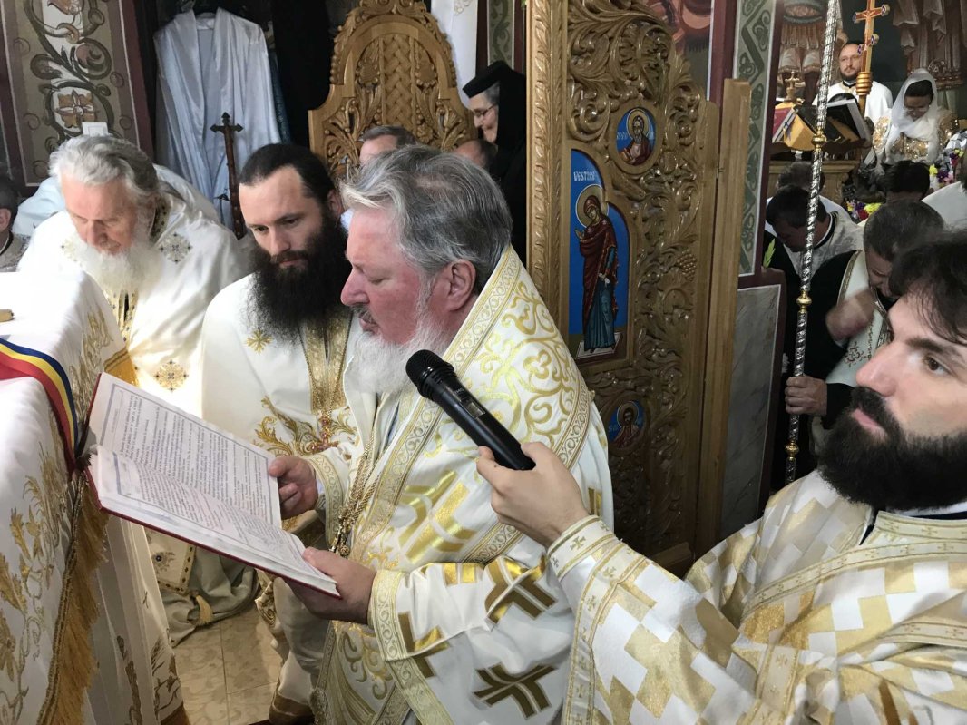 Biserica Mănăstirii Pereu a fost sfinţită 120982