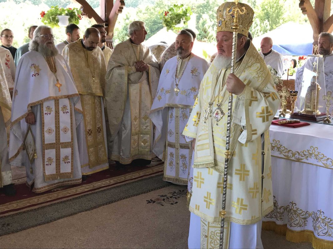 Biserica Mănăstirii Pereu a fost sfinţită 120983