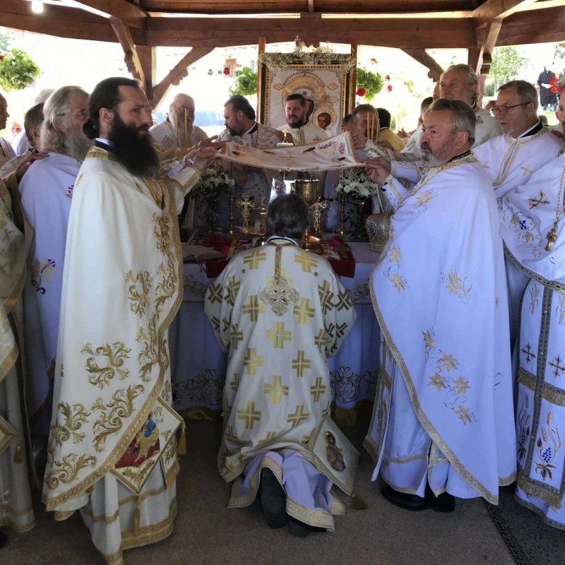 Biserica Mănăstirii Pereu a fost sfinţită 120984