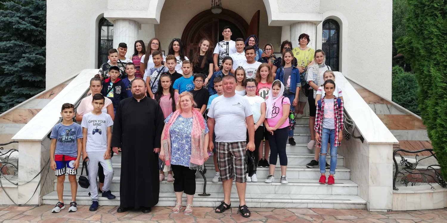 Pelerinaj în Moldova al tinerilor din Parohia Subpiatră, Oradea 121042