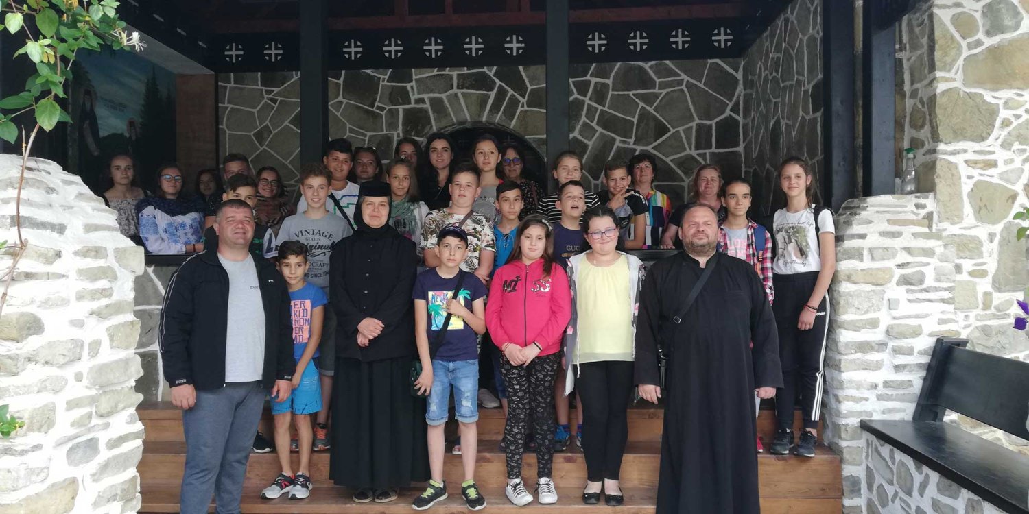 Pelerinaj în Moldova al tinerilor din Parohia Subpiatră, Oradea 121045