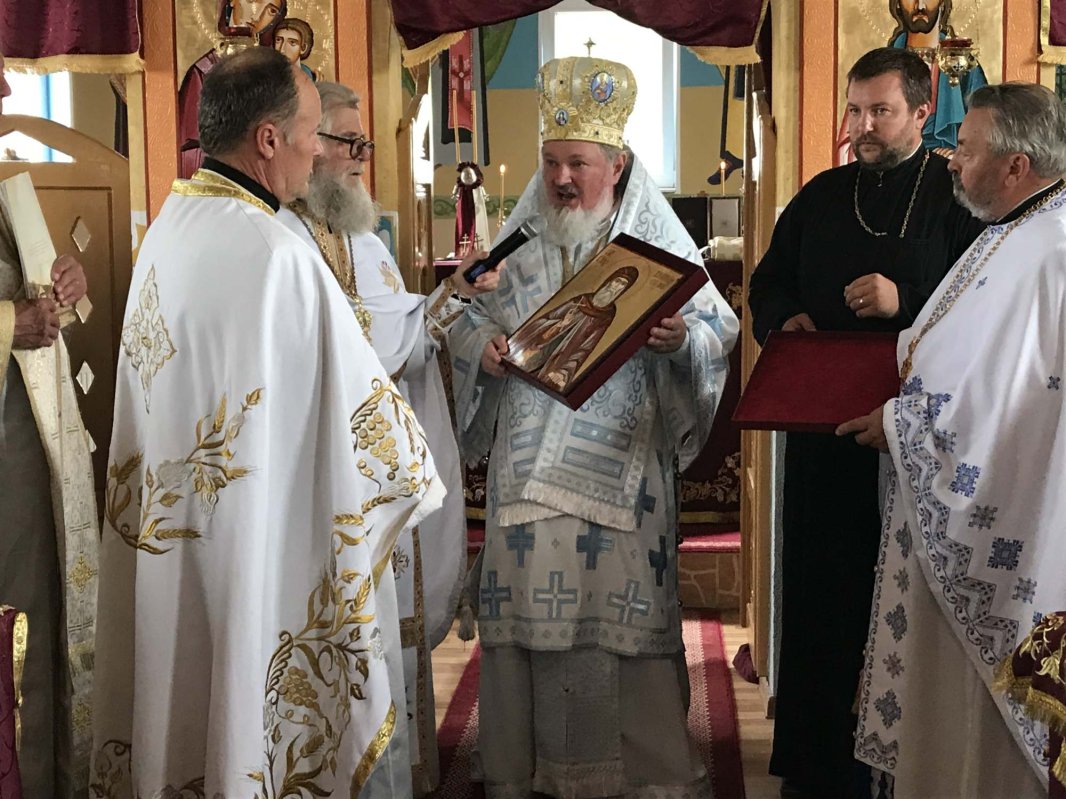 Sfințirea bisericii parohiei ortodoxe ucrainene din Dragomirești, județul Timiș 121126