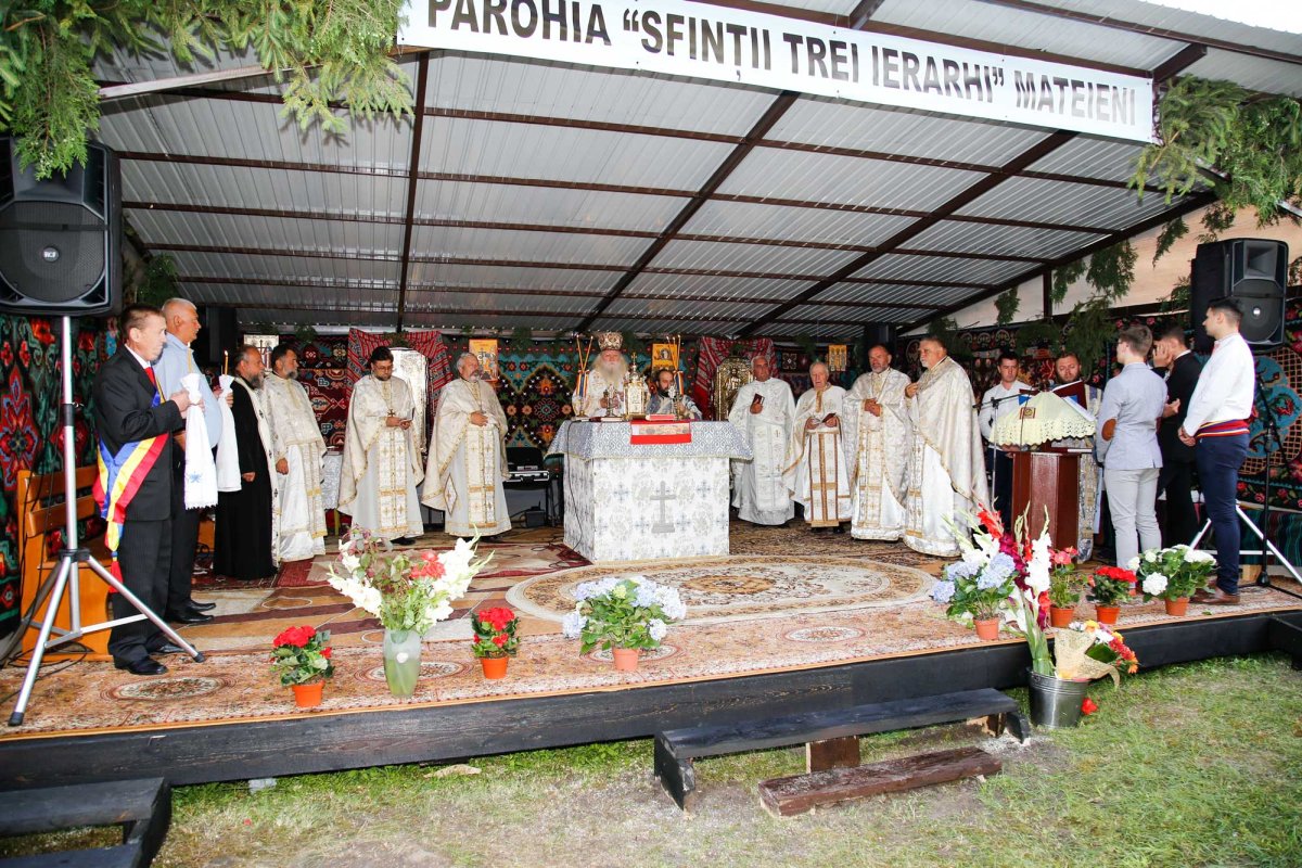 Biserica din Mateieni a primit veşmântul sfinţirii 121250