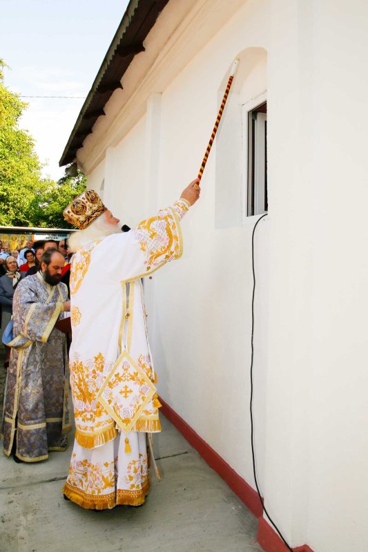Biserica din Mateieni a primit veşmântul sfinţirii 121251
