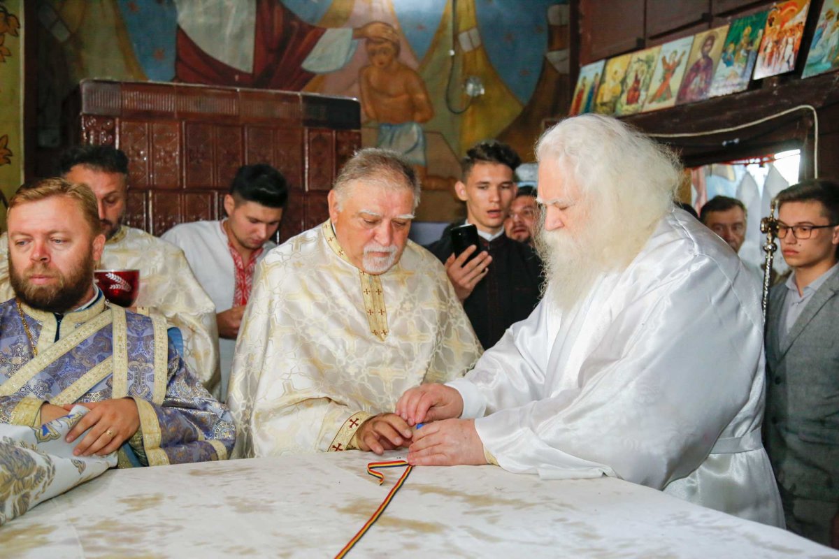 Biserica din Mateieni a primit veşmântul sfinţirii 121252