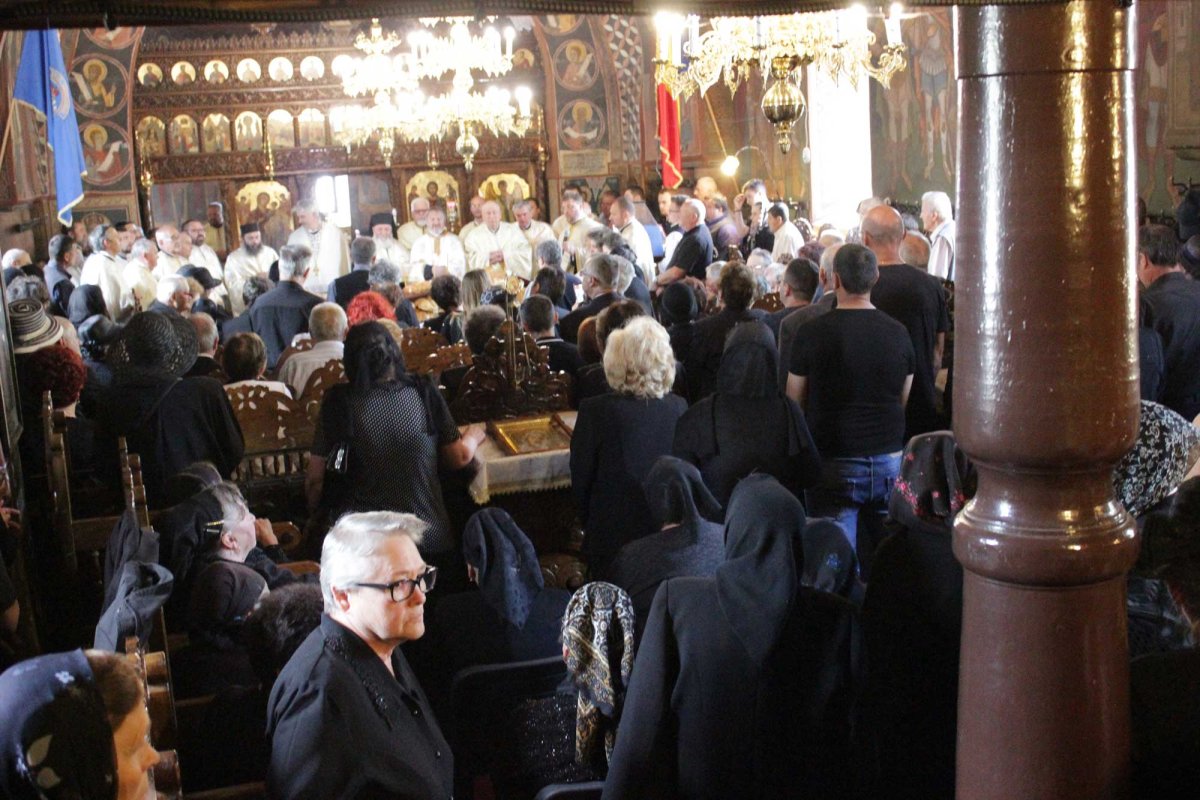 Părintele Romul Poparad s-a mutat în Veşnicie 121227