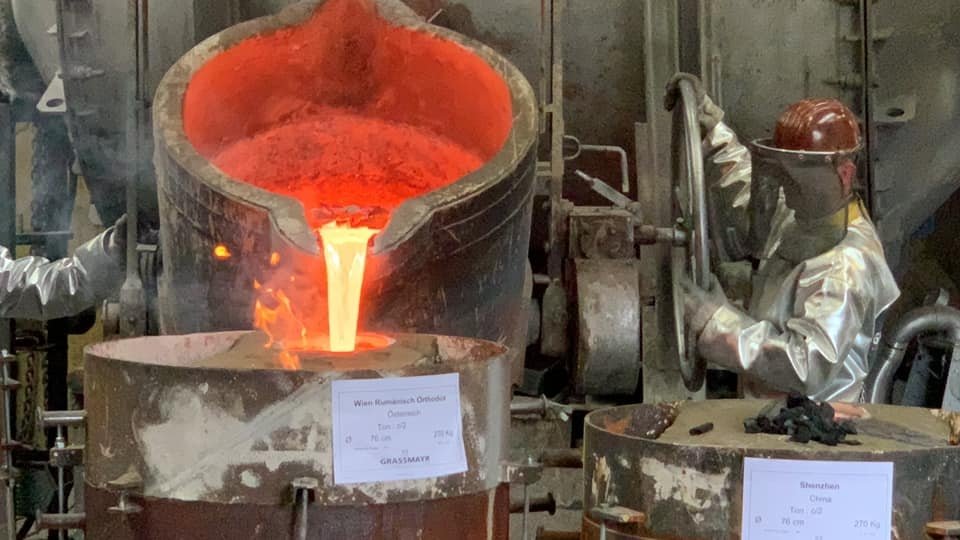 Turnarea clopotelor pentru noua biserică românească din Viena 121276