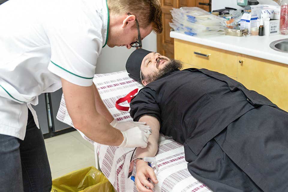Monahii de la Mănăstirea Putna au participat la o nouă campanie de donare de sânge 121433