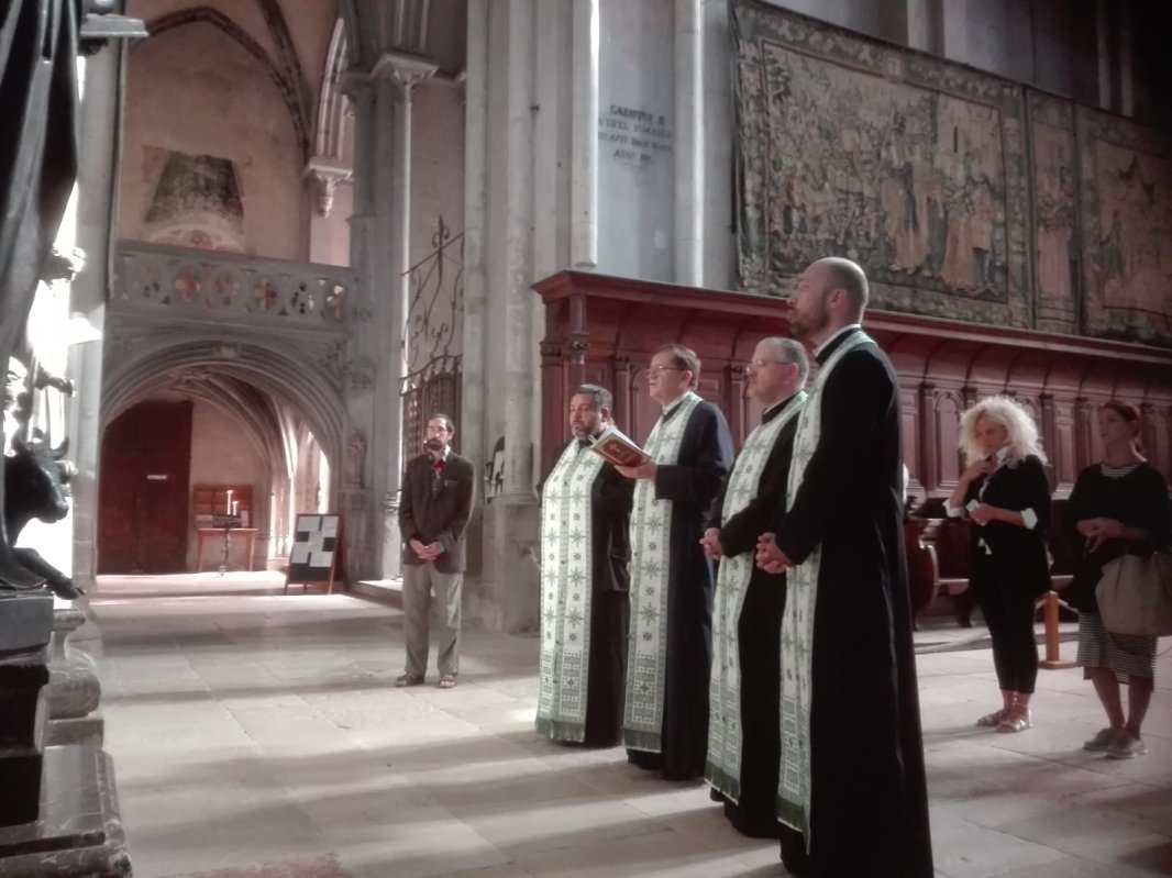 Pelerinaj al preoților de la  Parohia Curtea Veche în Franța 121425