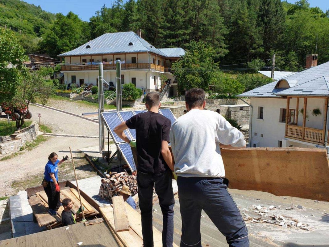 Membrii ASCOR Alba, în Tabără de lucru la Mănăstirea Râmeț 121508