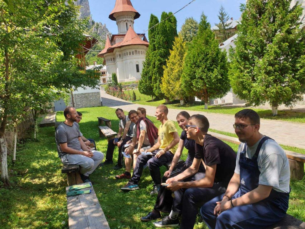 Membrii ASCOR Alba, în Tabără de lucru la Mănăstirea Râmeț 121510