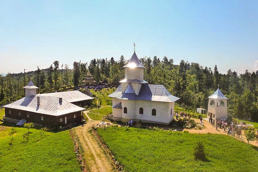 Paraclisul Schitului „Sfântul Ilie” - Berzunţi va fi resfinţit 121515