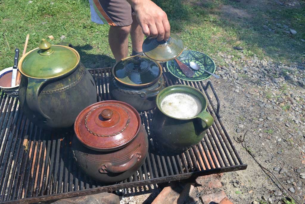 Târg al olarilor în Muzeul în aer liber din Dumbrava Sibiului 121500