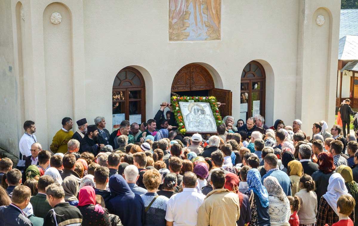 Hramul bisericii din Conţeşti va fi binecuvântat de Icoana Maicii Domnului de la Horaiţa 121747
