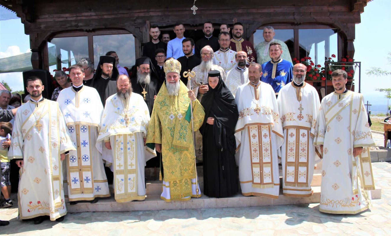 Sfinte Liturghii arhiereşti în Mitropolia Olteniei 121718