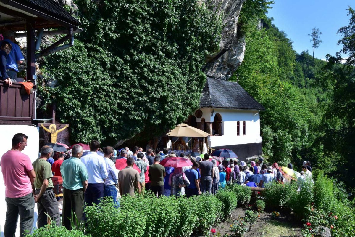 Sfinte Liturghii arhiereşti în Mitropolia Olteniei 121723