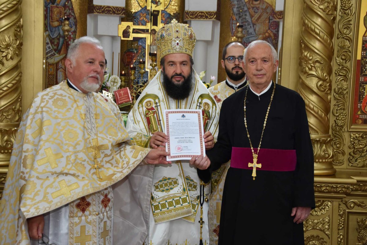 Slujiri şi binecuvântări arhierești în Duminica a cincea după Rusalii 121727