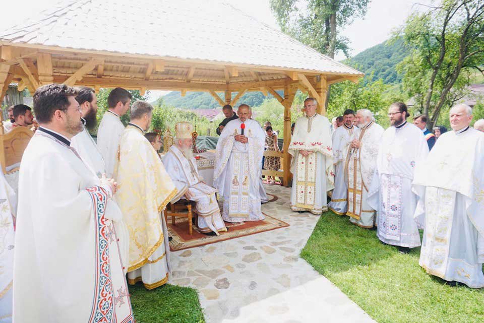 Slujiri şi binecuvântări arhierești în Duminica a cincea după Rusalii 121732