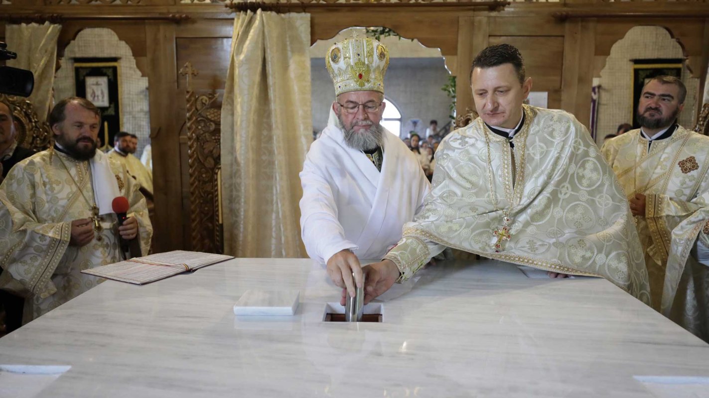 Slujiri şi binecuvântări arhierești în Duminica a cincea după Rusalii 121734