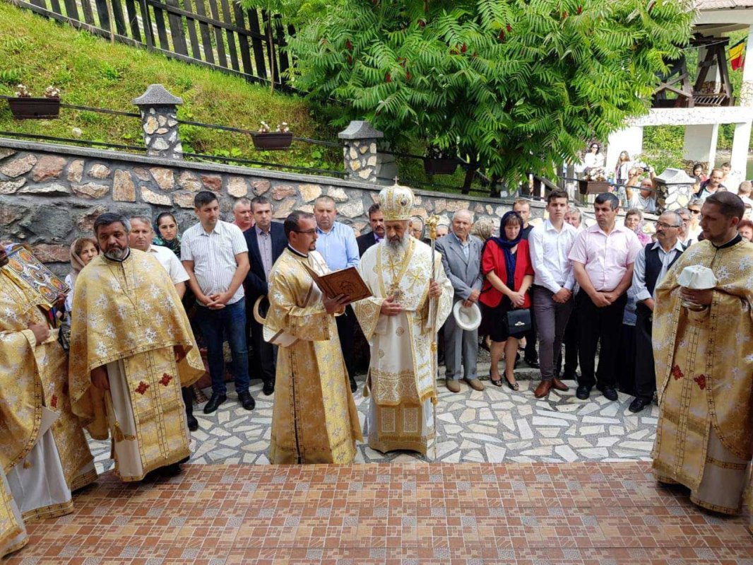 Slujiri şi binecuvântări arhierești în Duminica a cincea după Rusalii 121742