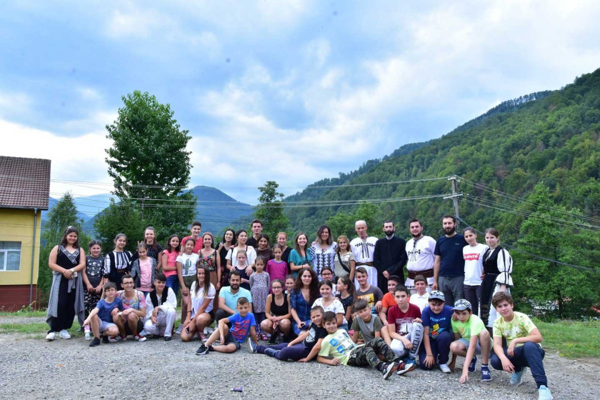 Activități cu tinerii, la Malaia 121793