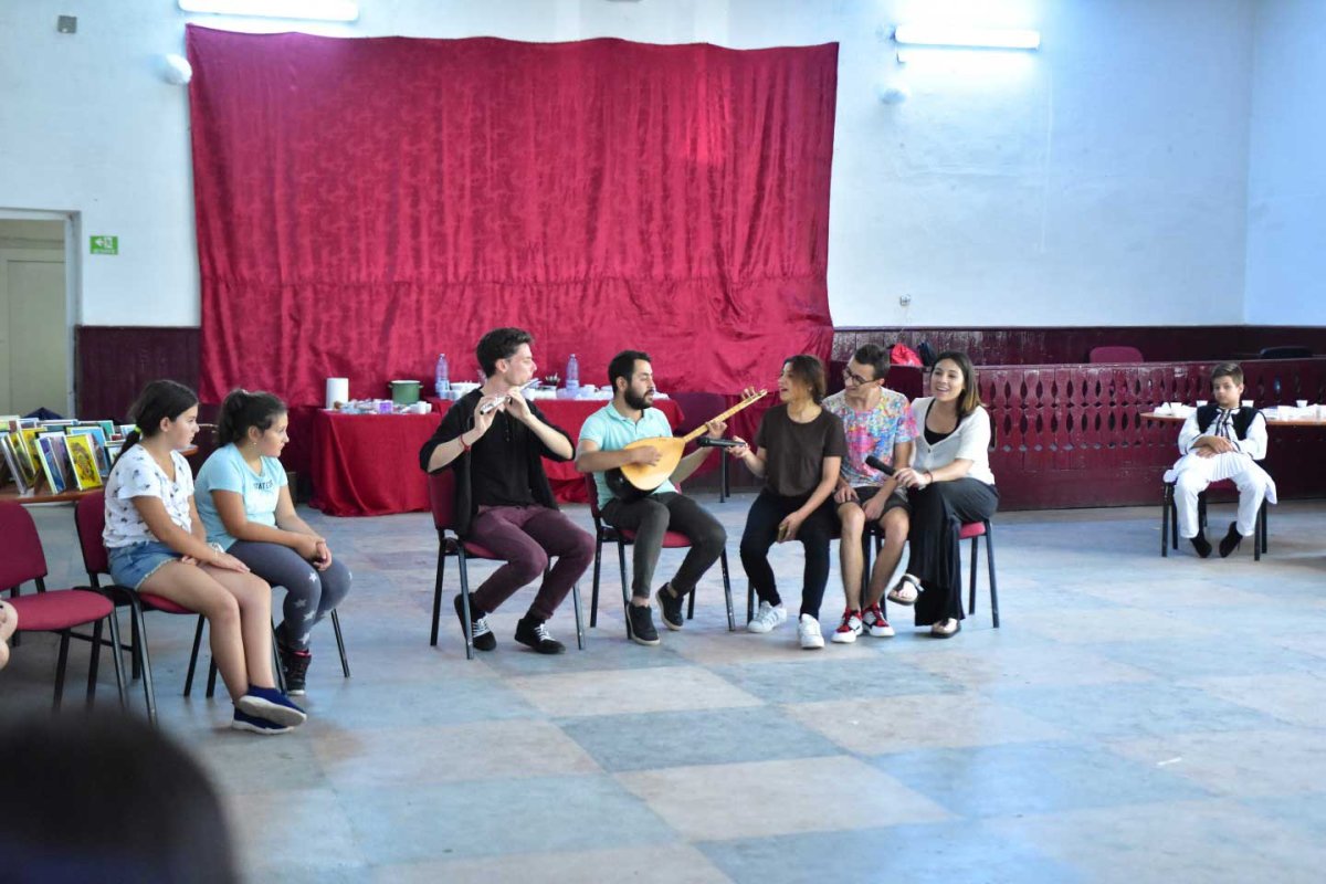 Activități cu tinerii, la Malaia 121794