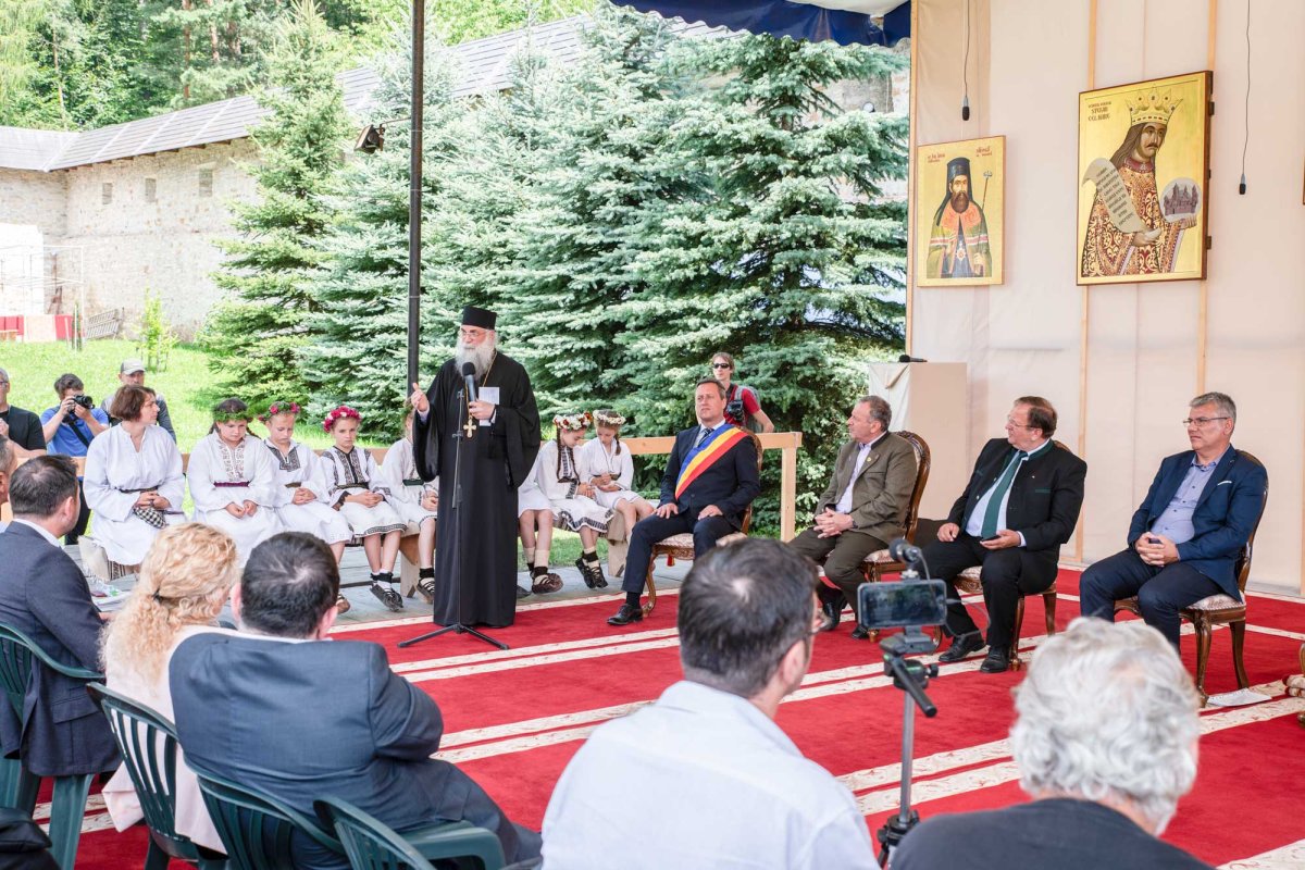 La Mănăstirea Putna a fost inaugurat drumul „Via Transilvanica” în Bucovina 121856